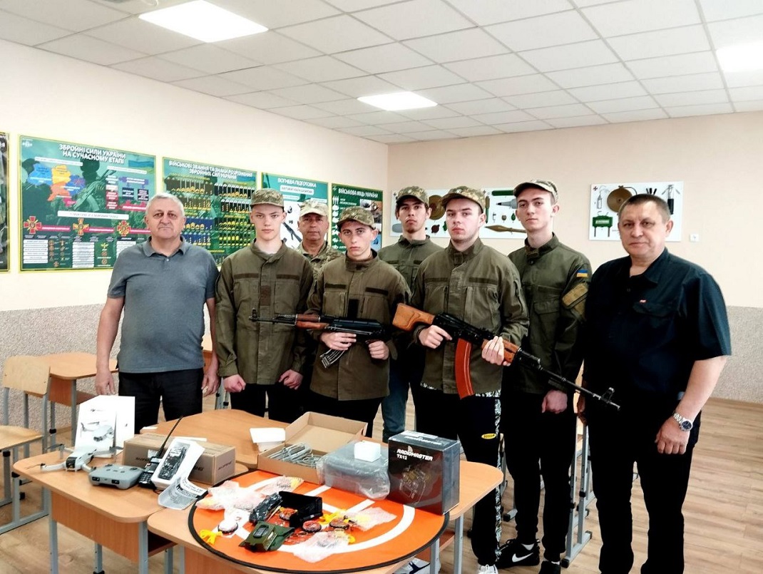 Фундація імені Дениса Антіпова передала обладнання до Обертинського ліцею