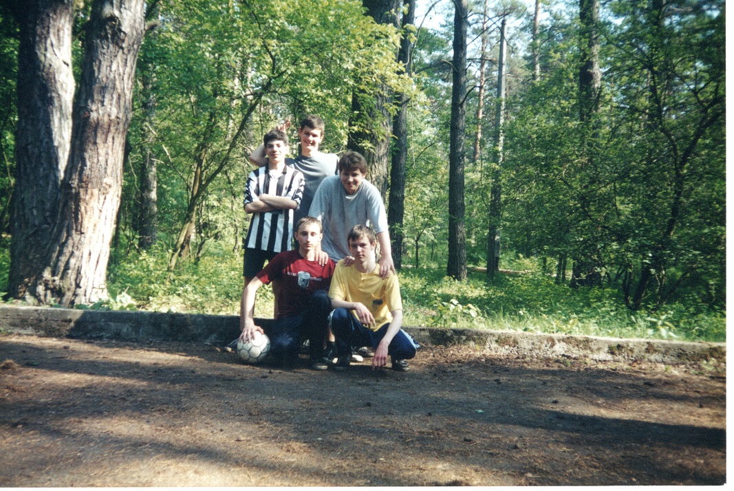 2003 р. (м. Київ, Парк партизанської слави)